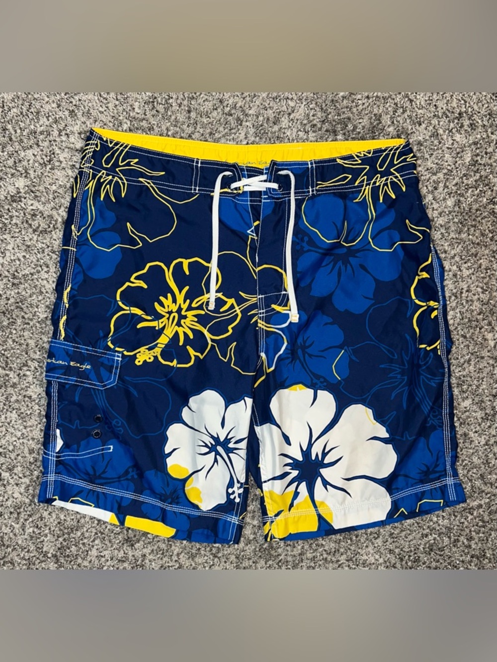 American Eagle Outifitters Board Shorts Floral Hibiscus Swim Cargo! Size 33.